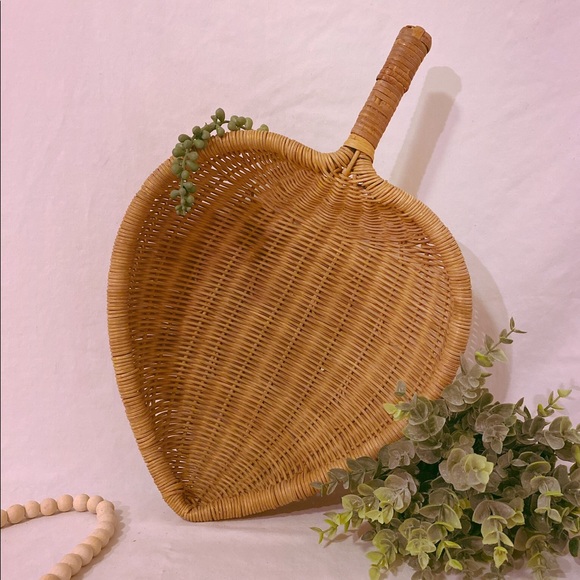Vintage Other - Wicker Rattan Leaf Basket